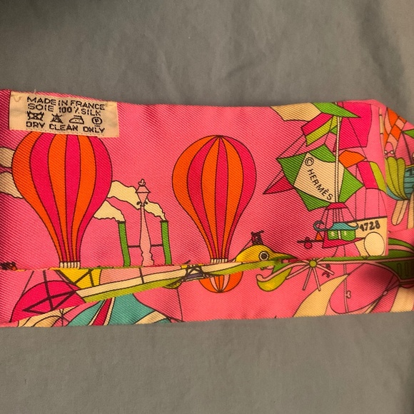 Authentic Hermès Twilly scarf